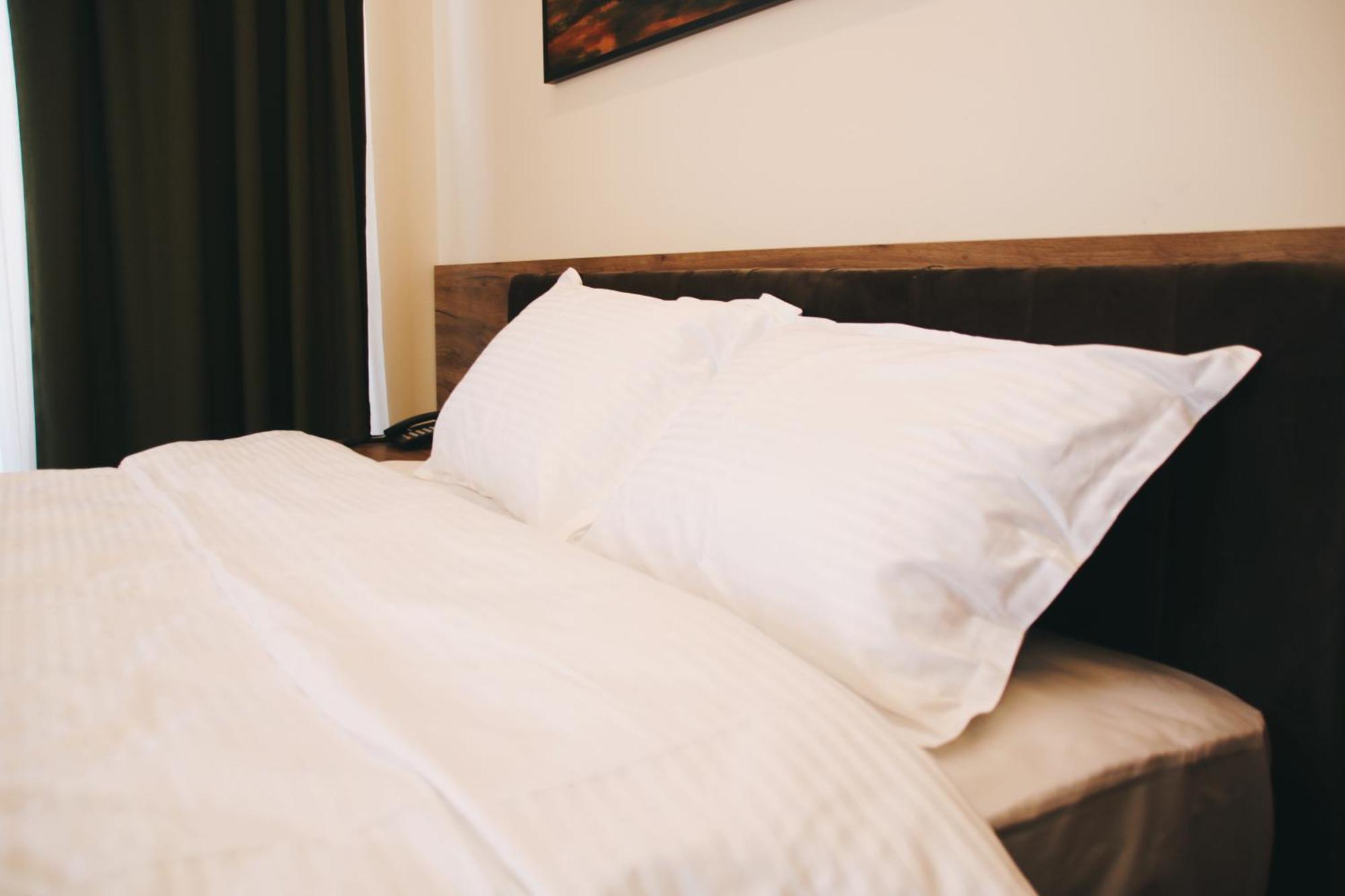 Hotel Rozafa Suhareke Eksteriør billede